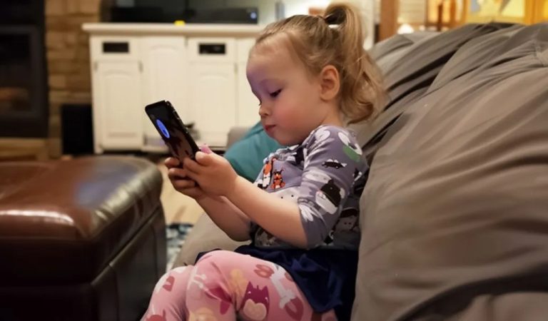 My Little Daughter Answered My Husband’s Phone and Forgot to Hang Up — What I Overheard Next Left Me Pale My Little Daughter Answered My Husband’s Phone and Forgot to Hang Up — What I Overheard Next Left Me Pale