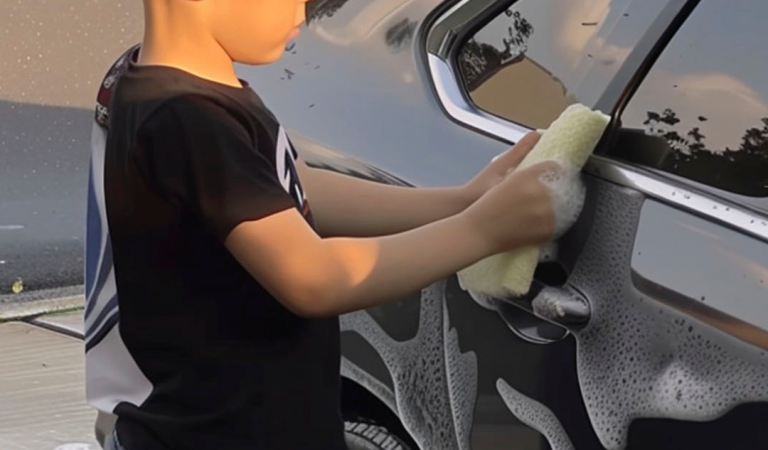 While washing the car, my son suddenly asked, “Why don’t we take the secret car that Dad drives?” While washing the car, my son suddenly asked, “Why don’t we take the secret car that Dad drives?”